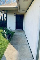 505 S 1st St in Grandview, TX - Building Photo