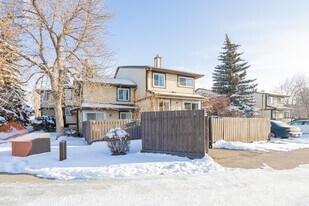 Pepper Ridge in Calgary, AB - Building Photo