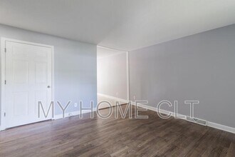 3331 Erskine Dr in Charlotte, NC - Building Photo - Building Photo