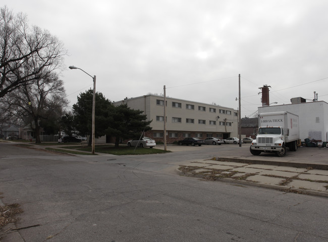 1121 N 28th St in Lincoln, NE - Foto de edificio - Building Photo