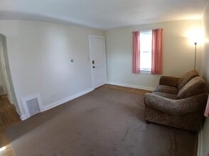 526 Pingree Ave, Unit 2 - Second Floor in Ewing Township, NJ - Foto de edificio - Building Photo