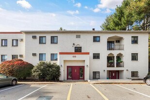 100 Fellsview Ter, Unit 106 in Stoneham, MA - Building Photo