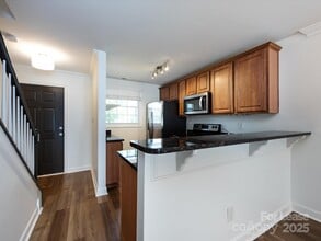1348 Green Oaks Ln in Charlotte, NC - Building Photo - Building Photo