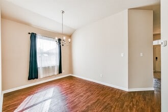 7201 Valentine Ln in Pearland, TX - Building Photo - Building Photo