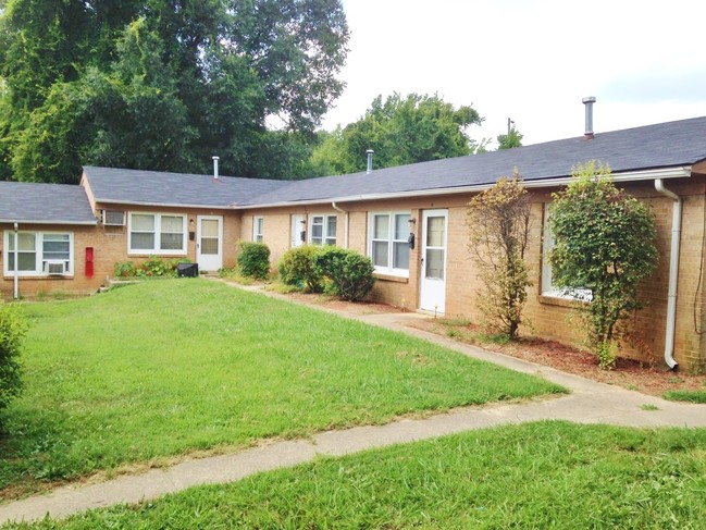 Greenwood Gardens in Greensboro, NC - Building Photo - Building Photo