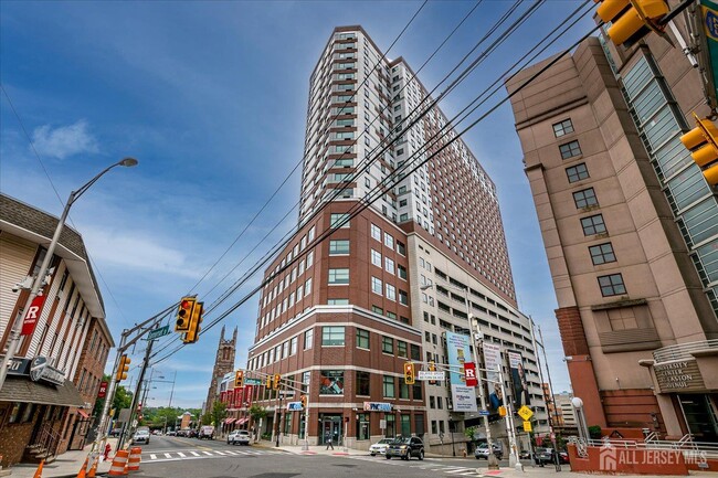 110 Somerset St in New Brunswick, NJ - Building Photo - Building Photo