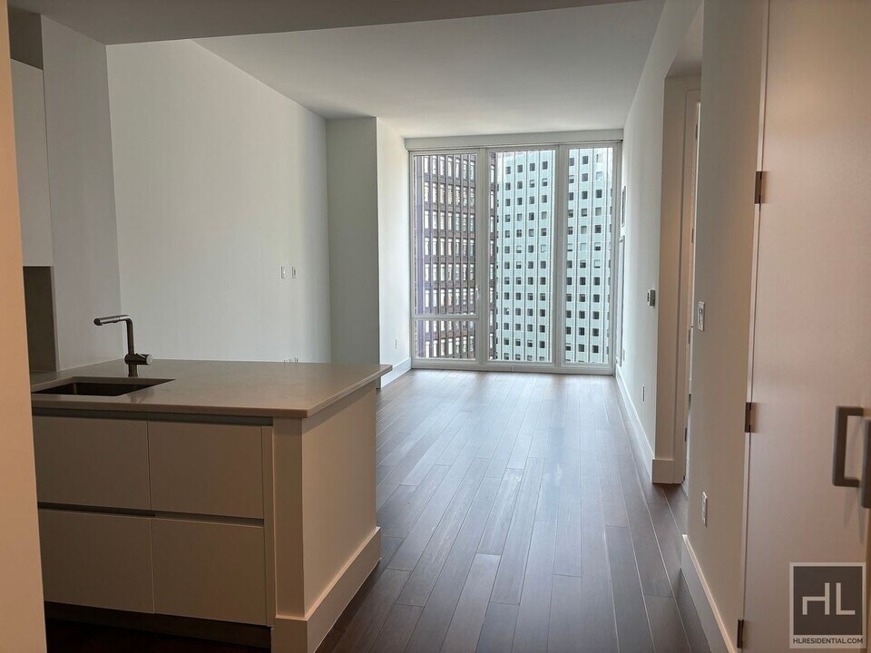 East 44th Street in New York, NY - Building Photo