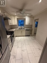 2052 Churchill Ave in Burlington, ON - Building Photo - Building Photo