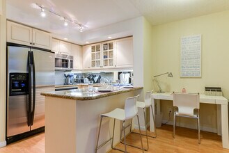 203 Adelaide St W in Toronto, ON - Building Photo - Building Photo