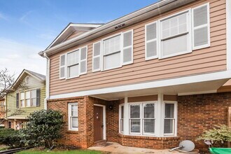 5603 Wells Cir in Stone Mountain, GA - Building Photo - Building Photo