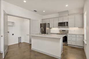 10407 County Rd 2180 in Whitehouse, TX - Building Photo