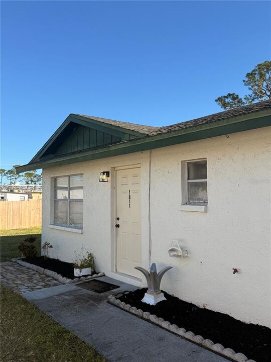 1809 Marbeth St in Sarasota, FL - Building Photo