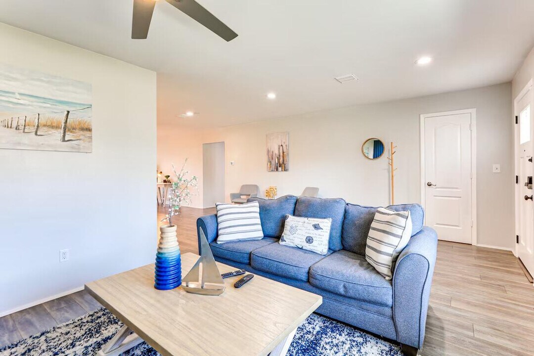 3310 Siesta Dr in Venice, FL - Building Photo