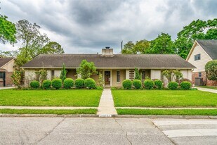 10631 Del Monte Dr in Houston, TX - Building Photo
