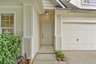 12806 Pecan Shores Dr in Houston, TX - Building Photo - Building Photo