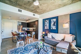 913 N 3rd St in Phoenix, AZ - Foto de edificio - Building Photo