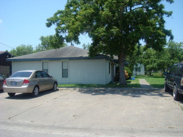 1609 Meadowview in Port Lavaca, TX - Building Photo