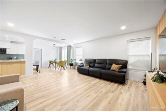 25 Alvarado St in Edinburg, TX - Building Photo - Building Photo