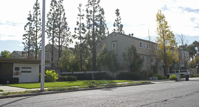 40710-40742 Chapel Way in Fremont, CA - Foto de edificio - Building Photo