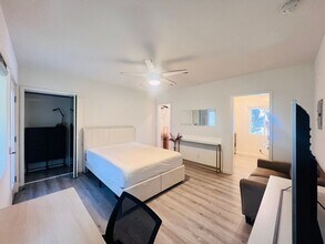 5525 Harold Way in Los Angeles, CA - Building Photo - Building Photo