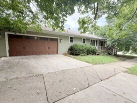 1612 N Roosevelt Ave in Bloomington, IL - Building Photo