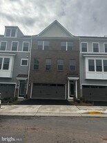 13805 Tayberry Way in Herndon, VA - Building Photo