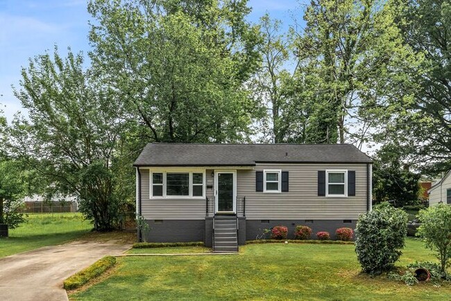 property at 1601 Crystal Ln