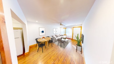 1210 W Ash St, Unit A in Springfield, IL - Foto de edificio - Building Photo