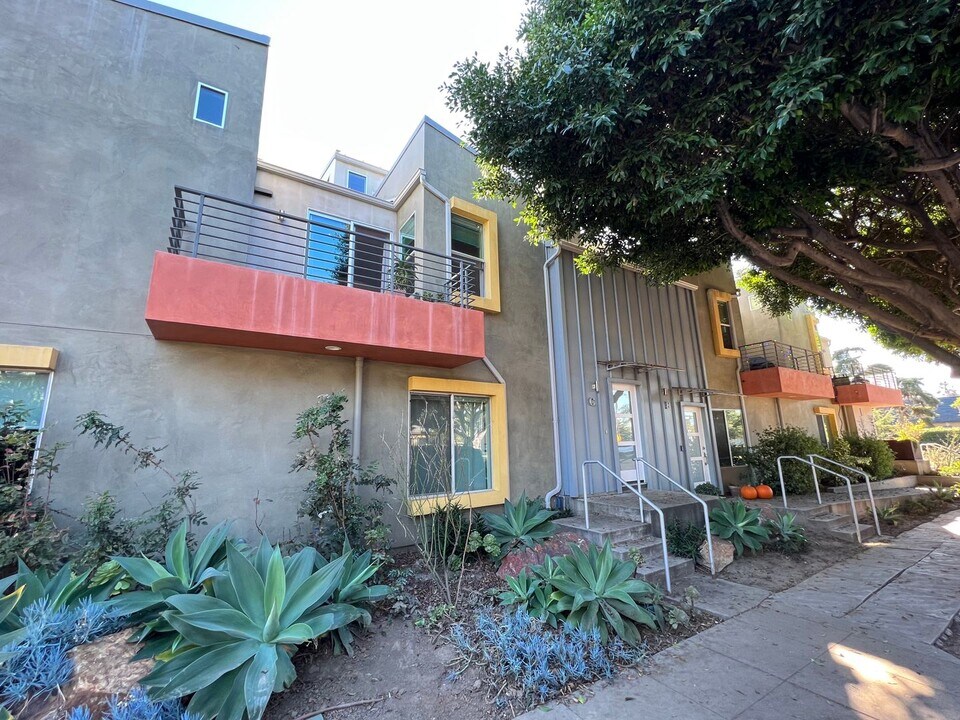 1803 16th St in Santa Monica, CA - Building Photo