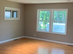 5411 W Lake Shore Dr in Wonder Lake, IL - Building Photo - Building Photo