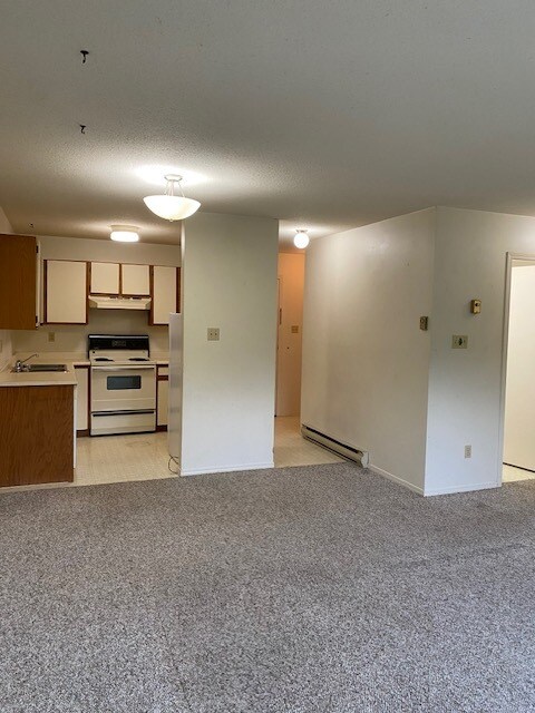 1075 Edgett Rd in Courtenay, BC - Building Photo