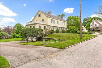 160 Ann Mary Brown Dr in Warwick, RI - Foto de edificio - Building Photo