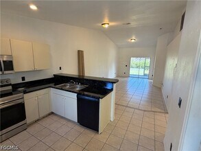 803 Meadow Rd in Lehigh Acres, FL - Building Photo - Building Photo