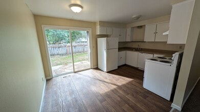 3106 Brittany Dr in Forest Grove, OR - Building Photo - Building Photo