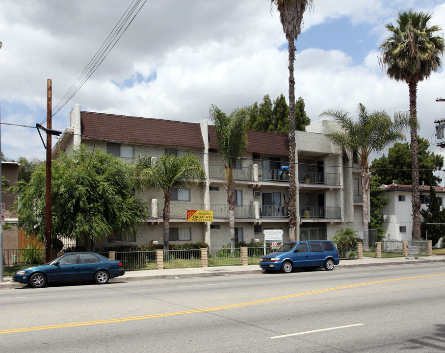 Saticoy Villa Grande in Canoga Park, CA - Building Photo