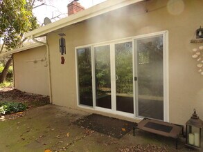 4065 Moore Ln in Loomis, CA - Foto de edificio - Building Photo