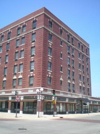 Dale Apartments in Coffeyville, KS - Building Photo