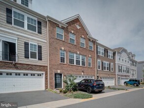 8832 Englewood Farms Dr in Manassas, VA - Building Photo - Building Photo