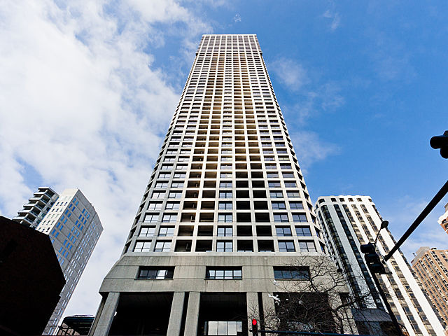 1030 N State St in Chicago, IL - Building Photo