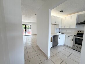 799 Hill Dr in West Palm Beach, FL - Building Photo - Building Photo