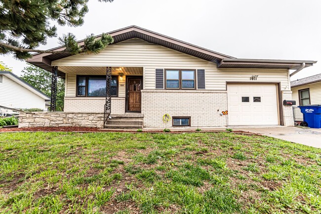 property at 1011 Skyline Dr