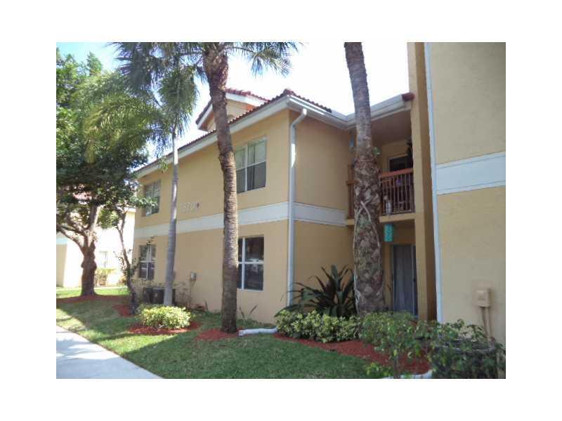 7670 Westwood Dr, Unit 706 in Tamarac, FL - Foto de edificio