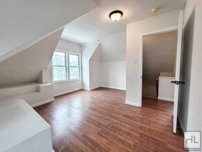 3551 E Tremont Ave-Unit -2 in Bronx, NY - Building Photo - Building Photo