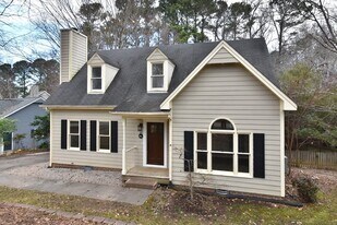 220 W Elm Ave in Holly Springs, NC - Building Photo