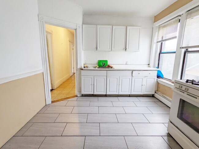 62 Empire St, Unit 1 in Boston, MA - Foto de edificio - Building Photo