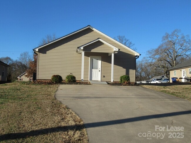 406 S Flint St in Lincolnton, NC - Building Photo - Building Photo
