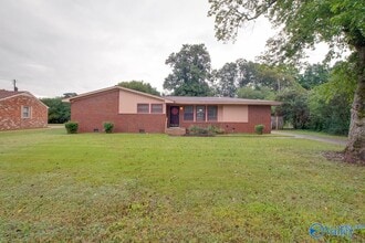 4108 Lakeview Dr NW in Huntsville, AL - Building Photo - Building Photo
