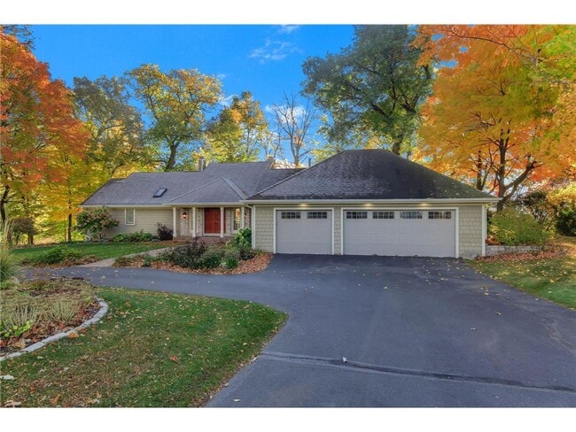 2648 Casco Point Rd in Wayzata, MN - Building Photo - Building Photo