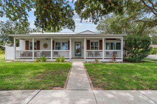 402 Channel Dr in Tampa, FL - Building Photo