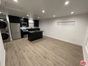 9504 Gothic Ave in Los Angeles, CA - Building Photo - Building Photo